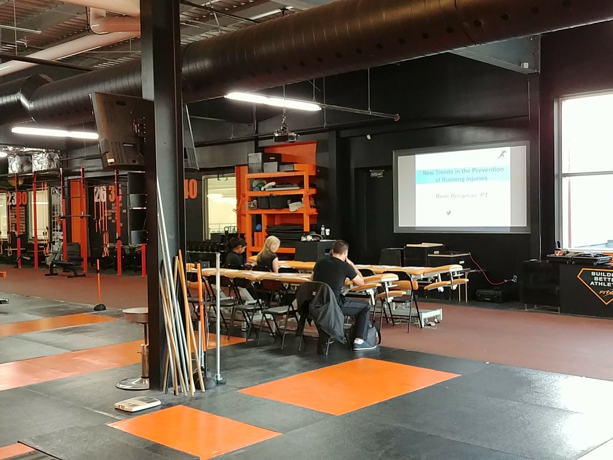 RemiBergeronPT's tweet photo. @blaisedubois #therunningclinic at #fitsfam for an other edition of the 1.0 course im Toronto. https://t.co/bjEg9V2pot