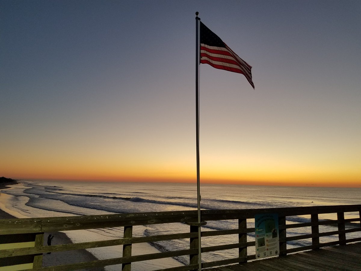 #SaturdaySuprises .... currently 60° with a North wind at 4mph.. the tide will be high at 9:26am followed by a low at 4:24pm #SurfCityPier