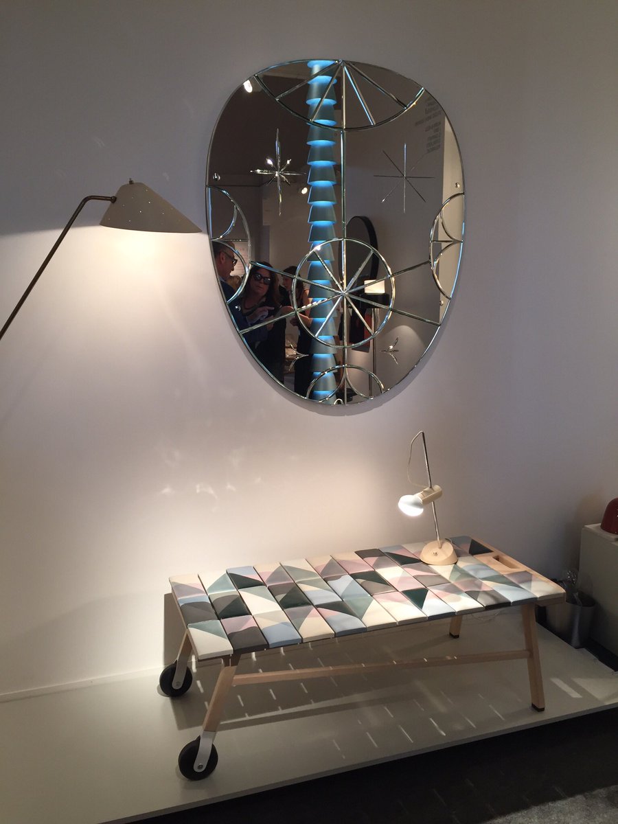v_lorelle's tweet photo. Le #design est de retour @Fiac ! Bibliothèque #RonArad chez #Laffanour, miroir @HayonStudio chez @Kreo ou le compas #JeanProuvé chez #Jousse https://t.co/V5V4oEg5I2