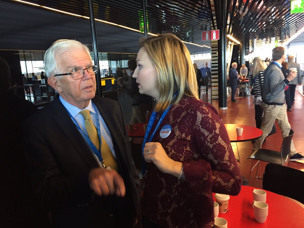 Ramstrand's tweet photo. KDs stjärnor lyser starkt på #kdting #svpol #kd2017 https://t.co/o4OBDFl1L8