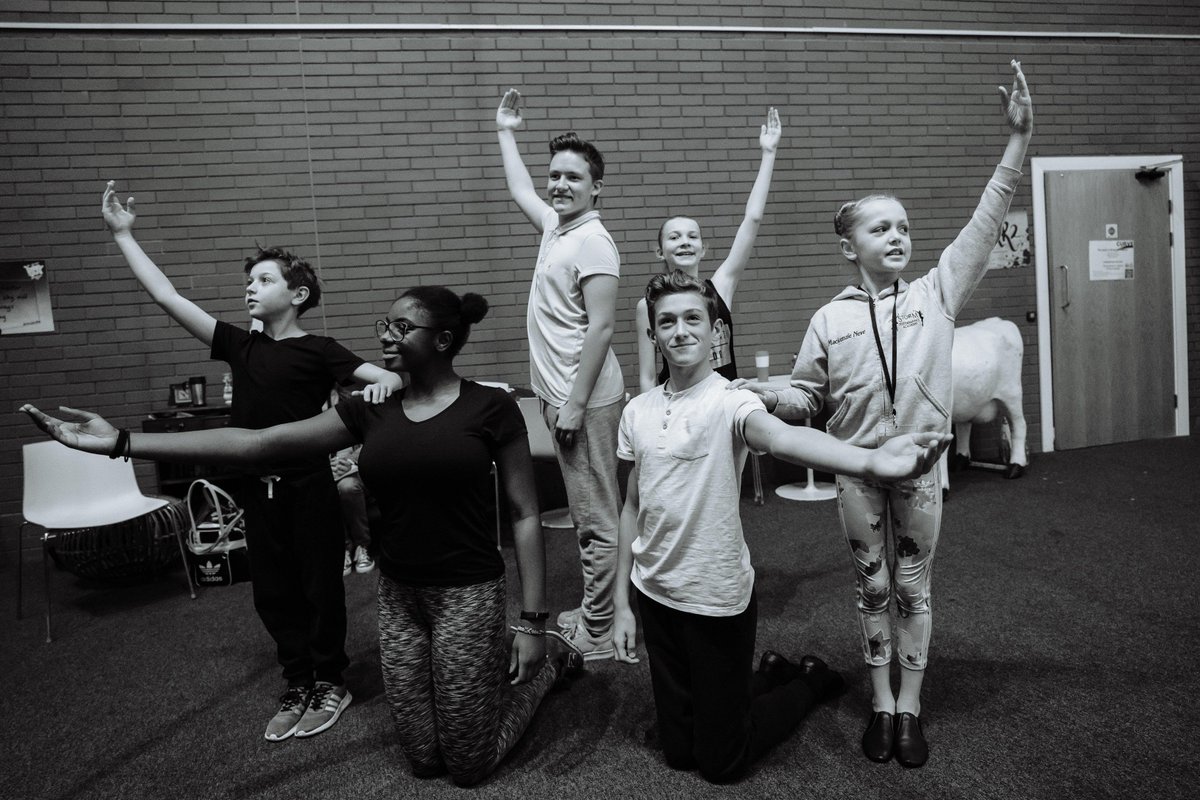 Go behind-the-scenes of our Christmas musical #CurveScrooge in our new rehearsal gallery! >> bit.ly/CurveScroogeRe…