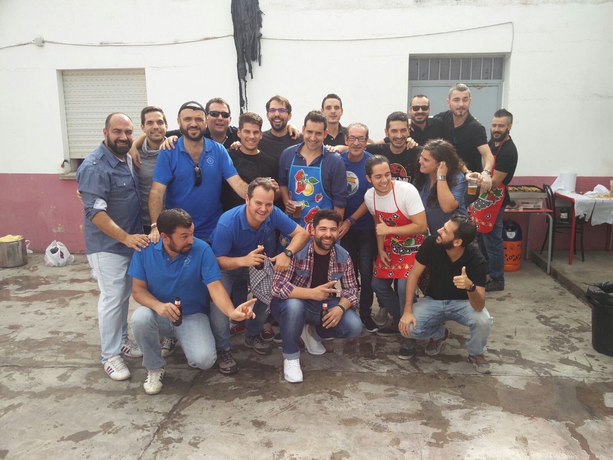 murgaloschungos's tweet photo. Equipo @murgaloschungos y #PeñaLaUralita en los #PremiosJC con todo preparado.
¿Te lo vas a perder?
Apartir de las 14:30 CASTILLO HINCHABLE https://t.co/utXZWYtFBR