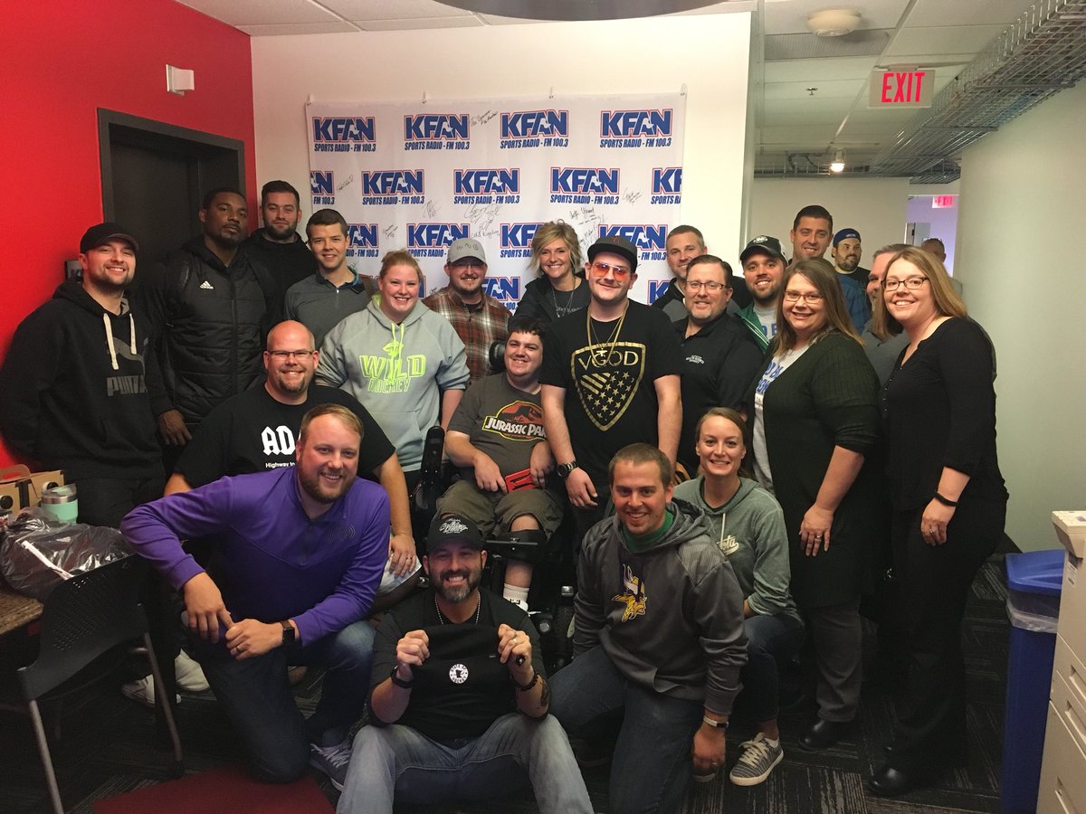PowerTripKFAN's tweet photo. Look at this GIGANTIC group in to watch the show yesterday! https://t.co/7ui6ZKYecQ