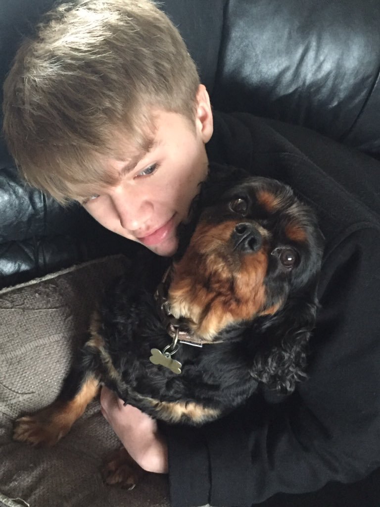 CaylaFionah1's tweet photo. When you wish you want to be a DOG 🐶

{ @NewHopeClub @NewHopeBlake @NewHopeGeorge @NewHopeReece } https://t.co/qQ8ncz87lb