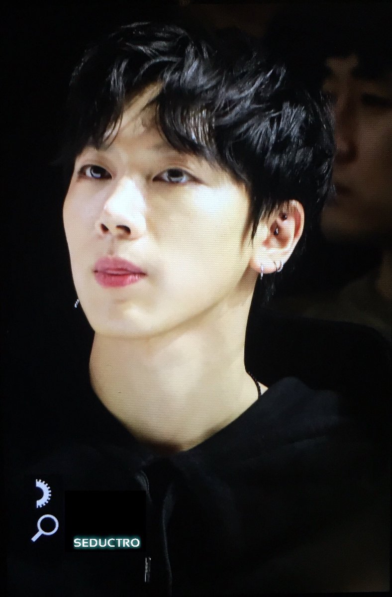 FYNCTTEN's tweet photo. [PREVIEW] Ten @ the Seoul Fashion Week 171020 #NCT #NCTTEN #TEN #NCTU #텐 #Chittaphon #치타폰 #엔시티 #SMROOKIES cr. seductro https://t.co/J2P4iJRWFs