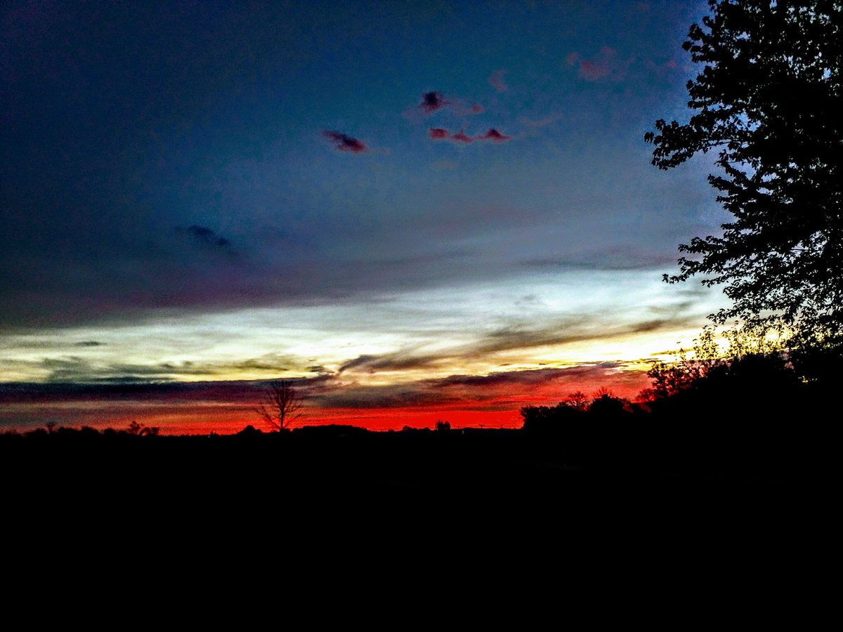 CandaceM_wx's tweet photo. A beautiful Saturday sunrise around West Michigan! Thanks for sharing Thomas, Dave and Judy! #standale #thomaslake #sunrise #PureMichigan https://t.co/Nj5Gl8A4gB