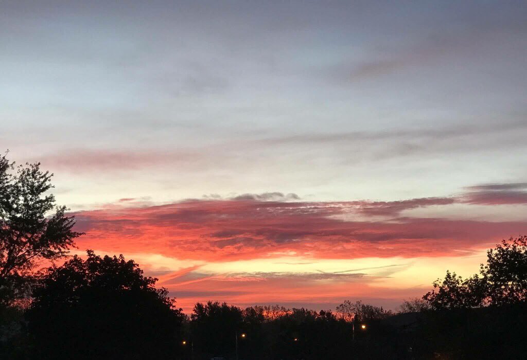 CandaceM_wx's tweet photo. A beautiful Saturday sunrise around West Michigan! Thanks for sharing Thomas, Dave and Judy! #standale #thomaslake #sunrise #PureMichigan https://t.co/Nj5Gl8A4gB