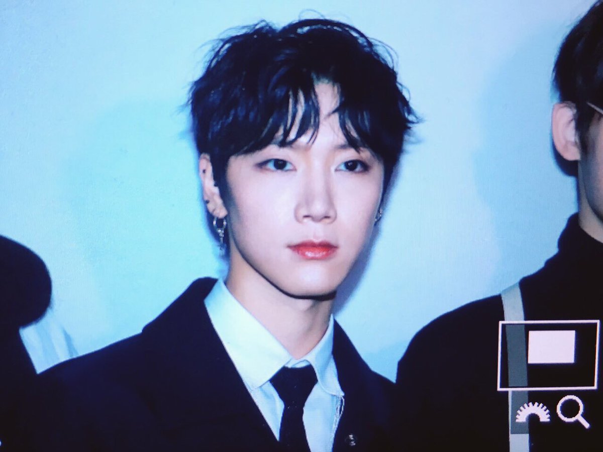 FYNCTTEN's tweet photo. [PREVIEW] Ten @ the Seoul Fashion Week 171020 #NCT #NCTTEN #TEN #NCTU #텐 #Chittaphon #치타폰 #엔시티 #SMROOKIES cr. sentimental fly https://t.co/L6bq9WtQMF