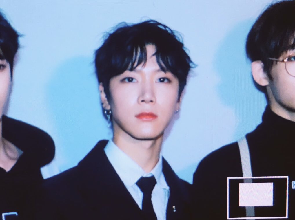 FYNCTTEN's tweet photo. [PREVIEW] Ten @ the Seoul Fashion Week 171020 #NCT #NCTTEN #TEN #NCTU #텐 #Chittaphon #치타폰 #엔시티 #SMROOKIES cr. sentimental fly https://t.co/L6bq9WtQMF