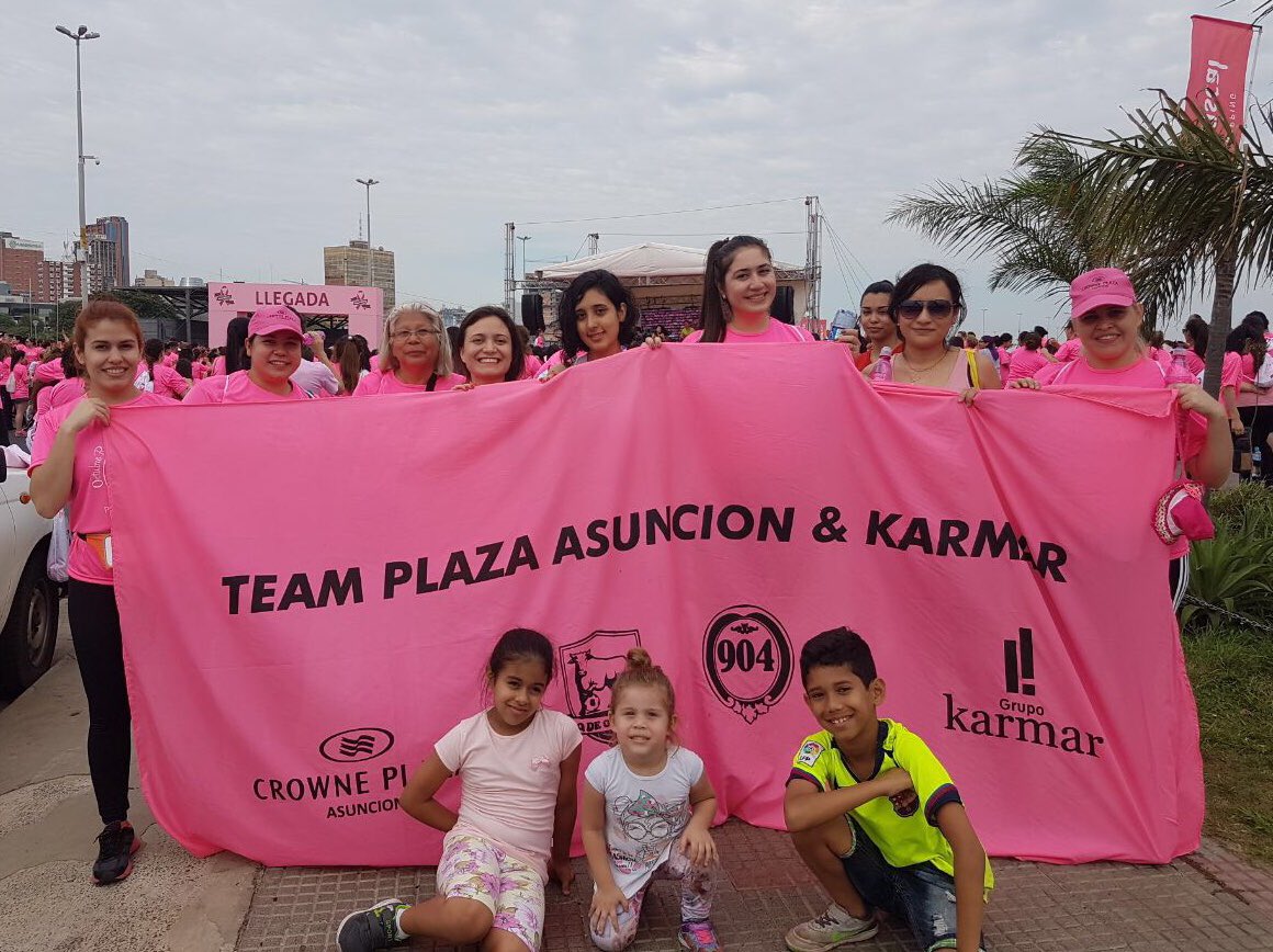 crowneplazasu's tweet photo. Caminata por la lucha contra el cáncer de mama! #ExperienciaCrowne #OctubreRosa https://t.co/kmxyUmApdA
