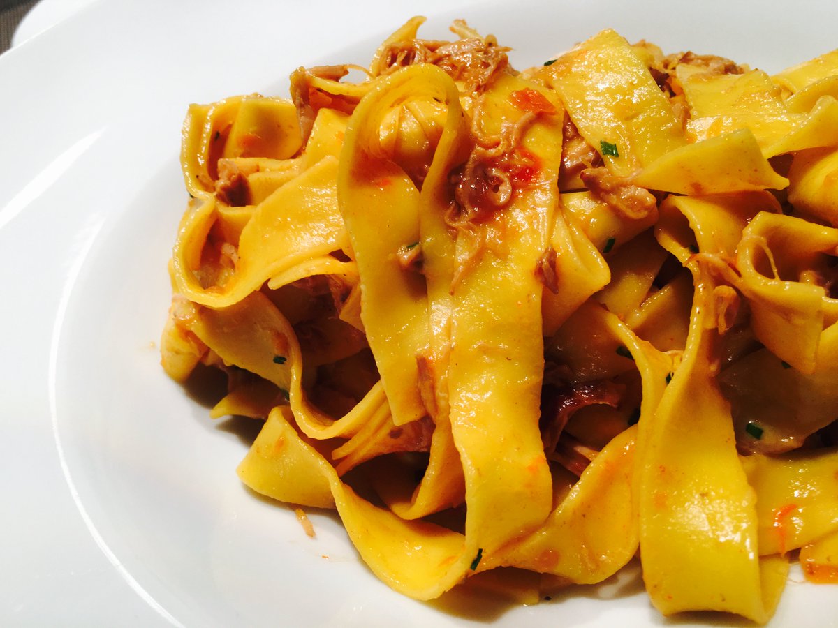 WeeklyKitchen's tweet photo. #foodwaste Hals und Schulter vom Rind schwer verkäuflich &amp; laden nicht im Teller. Leckere Pasta aus Voressen 😋 #foodrespect #easy #delicious https://t.co/23yD5JYQui