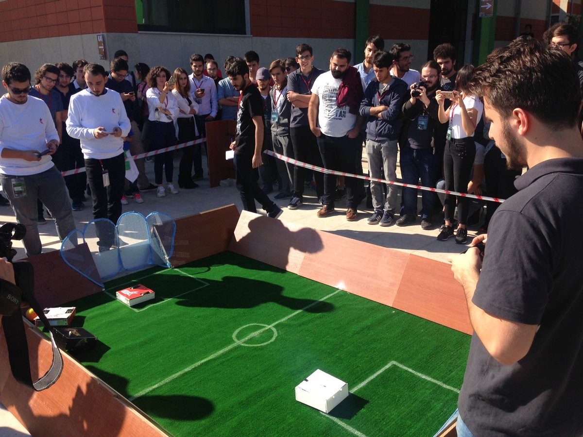 iyteedutr's tweet photo. @Teknoparkizmir_ @Guden_Mustafa @iytemed @OKonseyi_iyte @IyteInovasyon14 Roboleague'17 yurdun çeşitli yerlerinden gelen takımların rekabetiyle heyecanlı anlara sahne oluyor. https://t.co/aAAGvsPAZ6