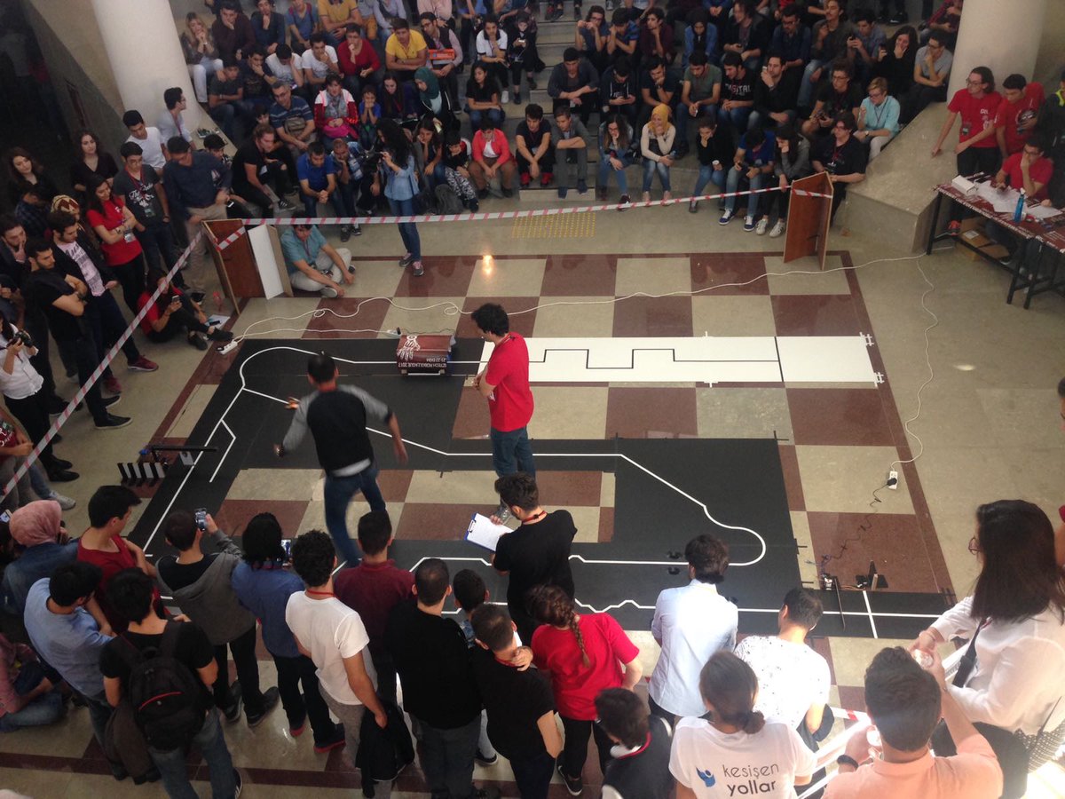 iyteedutr's tweet photo. @Teknoparkizmir_ @Guden_Mustafa @iytemed @OKonseyi_iyte @IyteInovasyon14 Roboleague'17 yurdun çeşitli yerlerinden gelen takımların rekabetiyle heyecanlı anlara sahne oluyor. https://t.co/aAAGvsPAZ6
