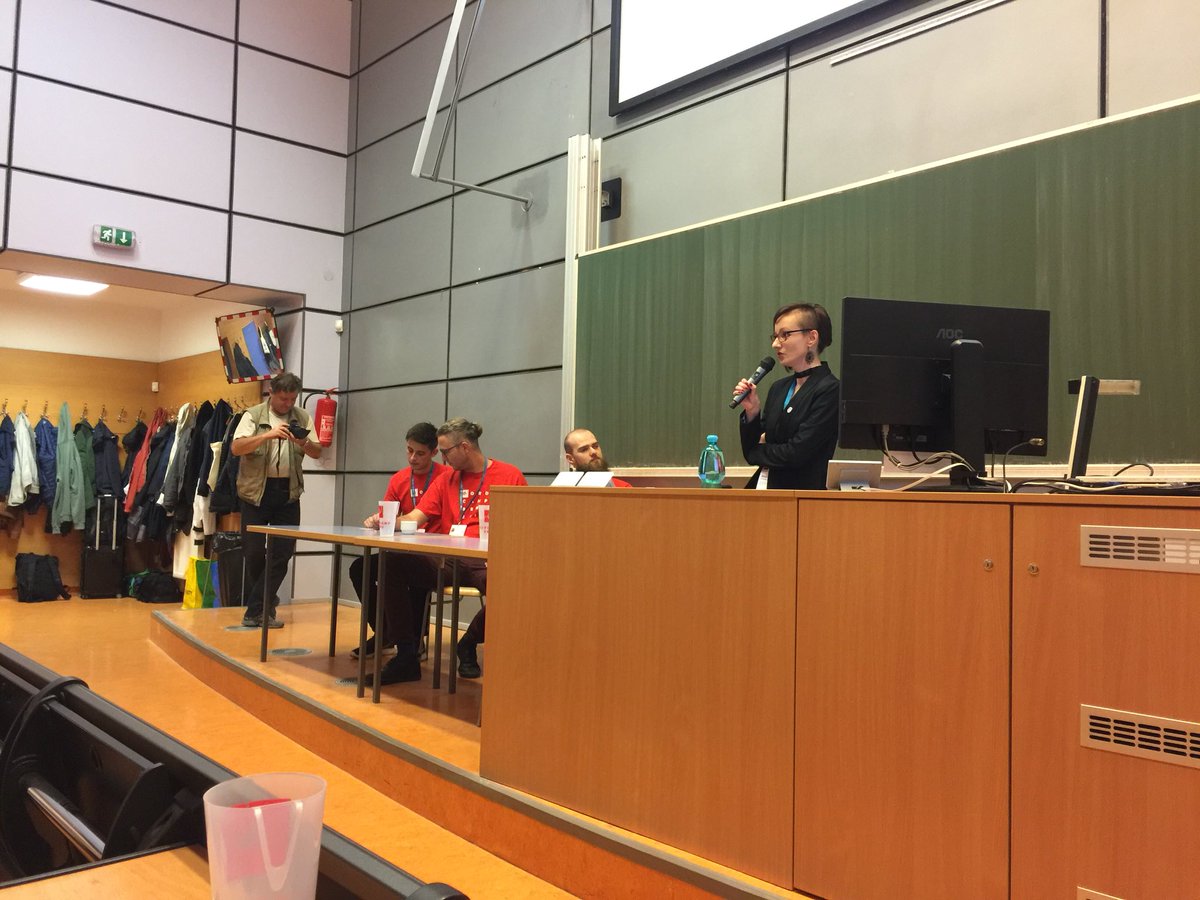 kavoros's tweet photo. Skusame lighting talk na #wcb2017. Prva odvazna uz je na podiu https://t.co/jQySgdY5ZX