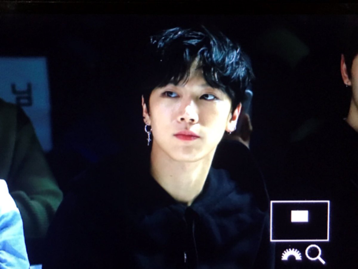 FYNCTTEN's tweet photo. [PREVIEW] Ten @ the Seoul Fashion Week 171020 #NCT #NCTTEN #TEN #NCTU #텐 #Chittaphon #치타폰 #엔시티 #SMROOKIES cr. sentimental fly https://t.co/ko0dTUskcf