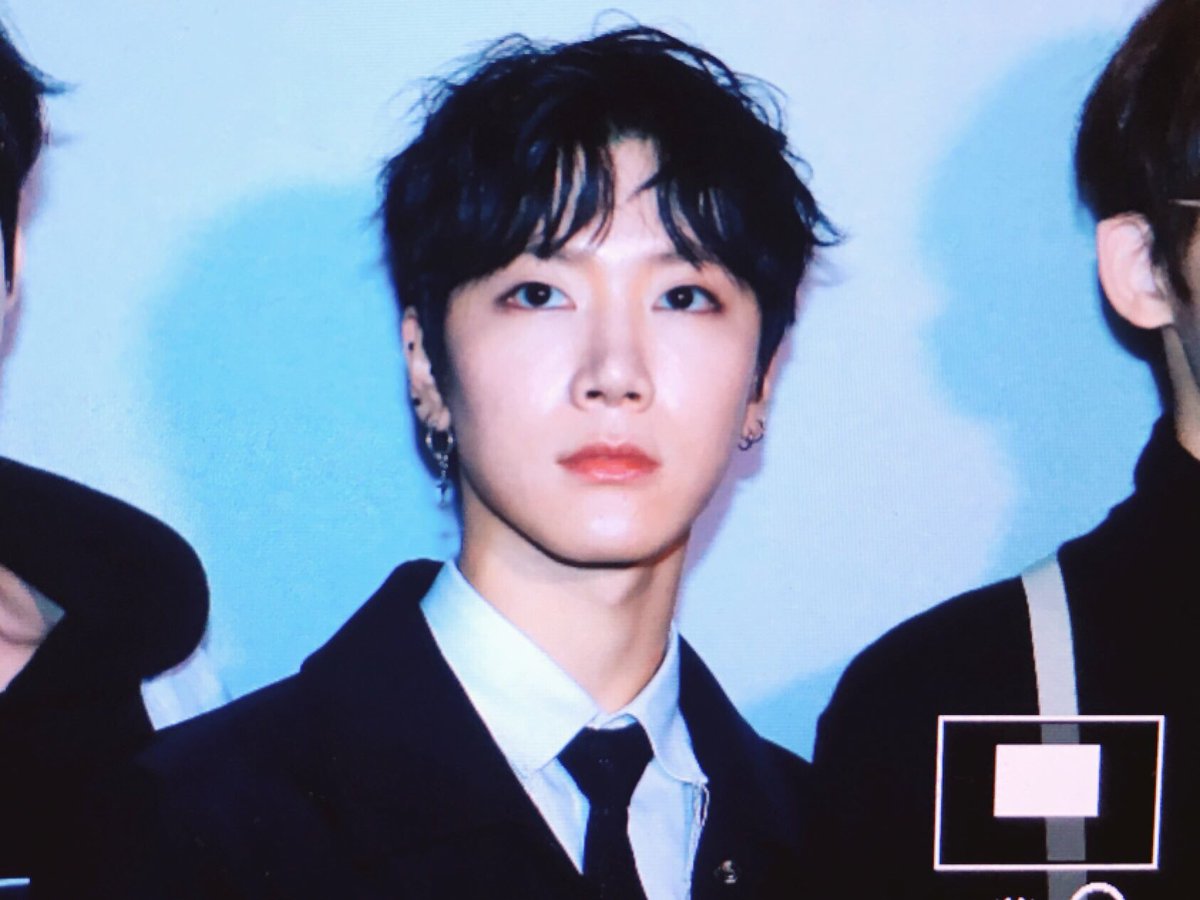 FYNCTTEN's tweet photo. [PREVIEW] Ten @ the Seoul Fashion Week 171020 #NCT #NCTTEN #TEN #NCTU #텐 #Chittaphon #치타폰 #엔시티 #SMROOKIES cr. sentimental fly https://t.co/ko0dTUskcf