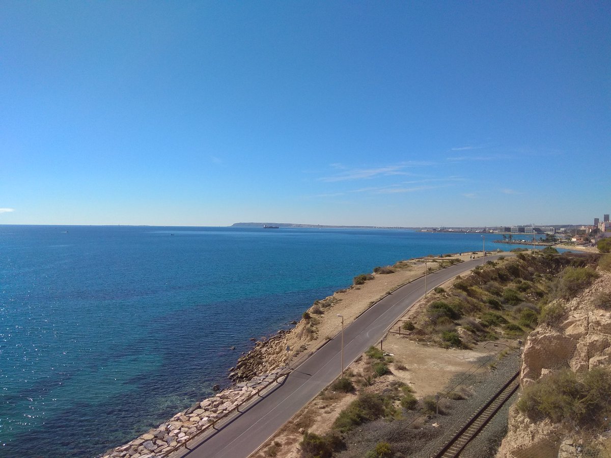 chufacampo's tweet photo. Precioso mar hoy en Alicante. Somos privilegiados.#sinfiltros#lamillorterretadelmon#Alicante#Alacant https://t.co/lGTmjinFX2