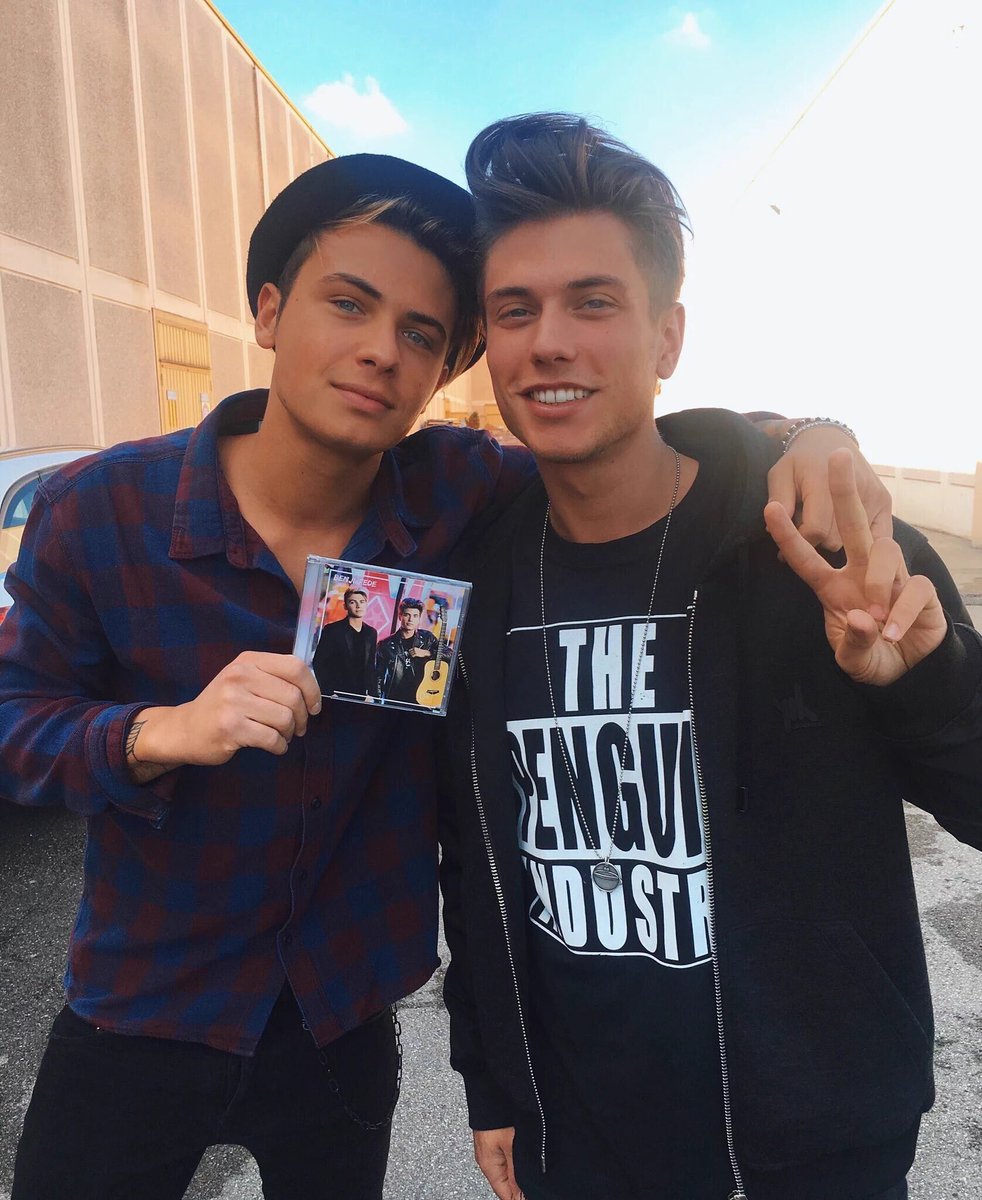 BenjieFede's tweet photo. Oggi è #UnAnnoDiZeroPositivo 🖤 Grazie per tutte le emozioni e soddisfazioni che ci avete regalato! P.s. la nuova musica è sempre più vicina. https://t.co/QJxFuywMCI