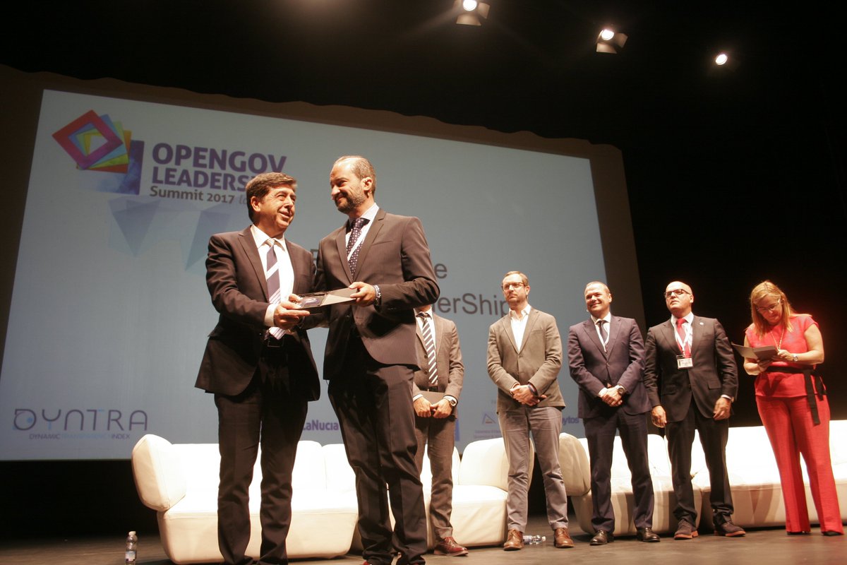 GranCanariaCab's tweet photo. #GranCanaria recoge en Alicante el premio al gobierno insular más transparente de España --> https://t.co/MUL1uD2Ly9 https://t.co/1xXrz2ps5o