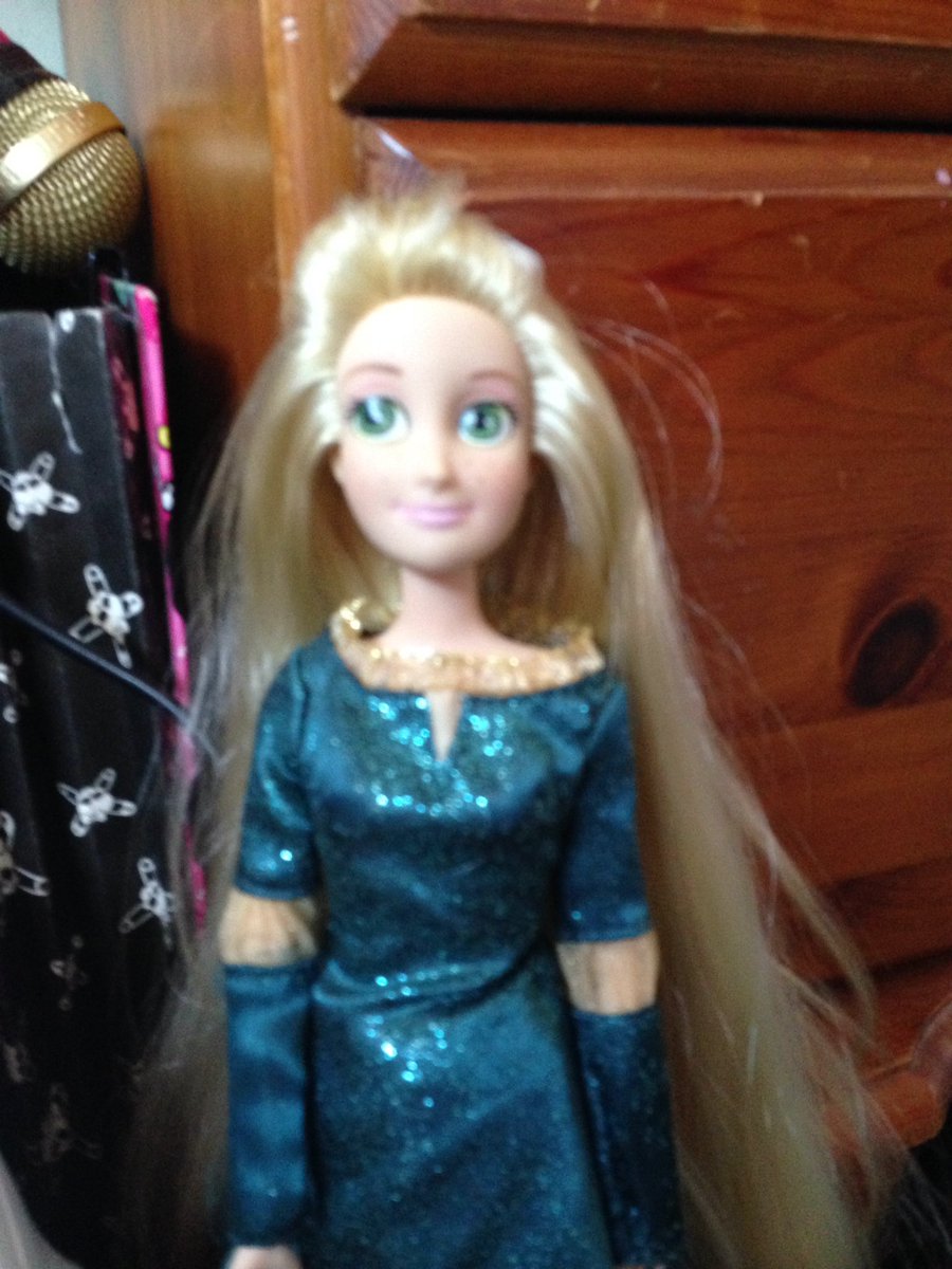 cazshove's tweet photo. Doing dolls hair( not playing with them) no hate🚫❌ https://t.co/ya2NUsAPzT