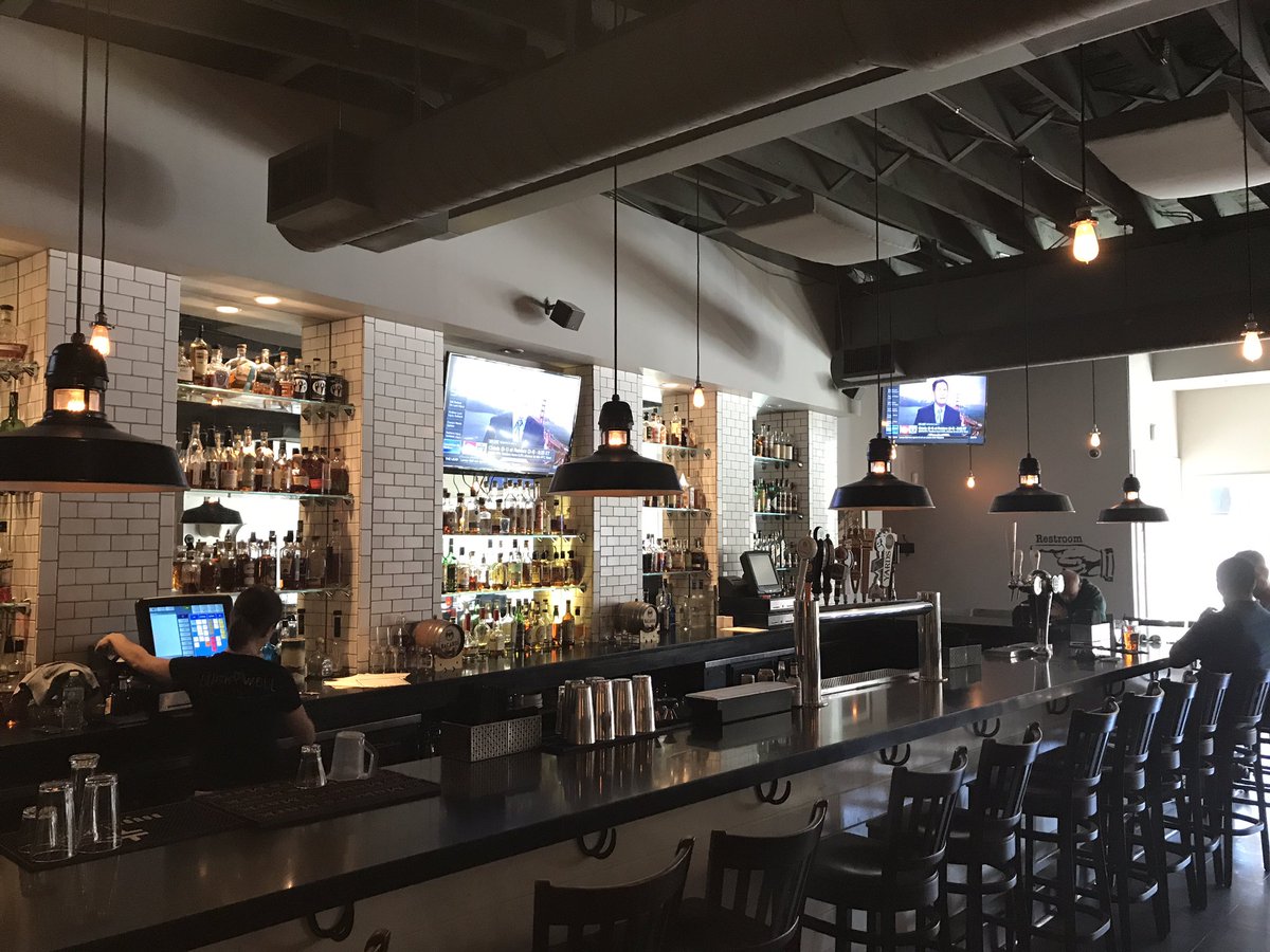 AnthonyMaher12's tweet photo. Really enjoyed my lunch w/ @BenjaminsDesk Campus Manager, @BenBergman828 at the #LuckyWell #AmazingFood #ImpressiveLeadership @AmblerYards https://t.co/DWXVfpZsUN