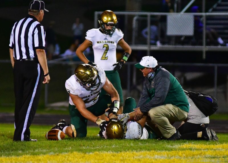 thelegendary64's tweet photo. Nothing hurts more than seeing one of your brothers go down on the field ...I always got you bro โค๏ธ #PrayForAlec https://t.co/DkjkblIuTz
