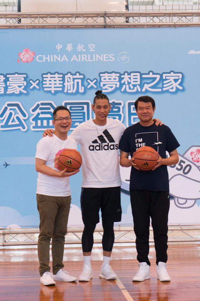 Loveforlife0323's tweet photo. A friend (Ian Liao, 廖文華) of Jeremy @JLin7 praying for him~ 💪💪🏀❤🙏❤ #prayforyou 🙏💕 #speedyfullrecovery👌 #linstrong
https://t.co/wrHRr7OAQc https://t.co/3Pkp8nDqm1