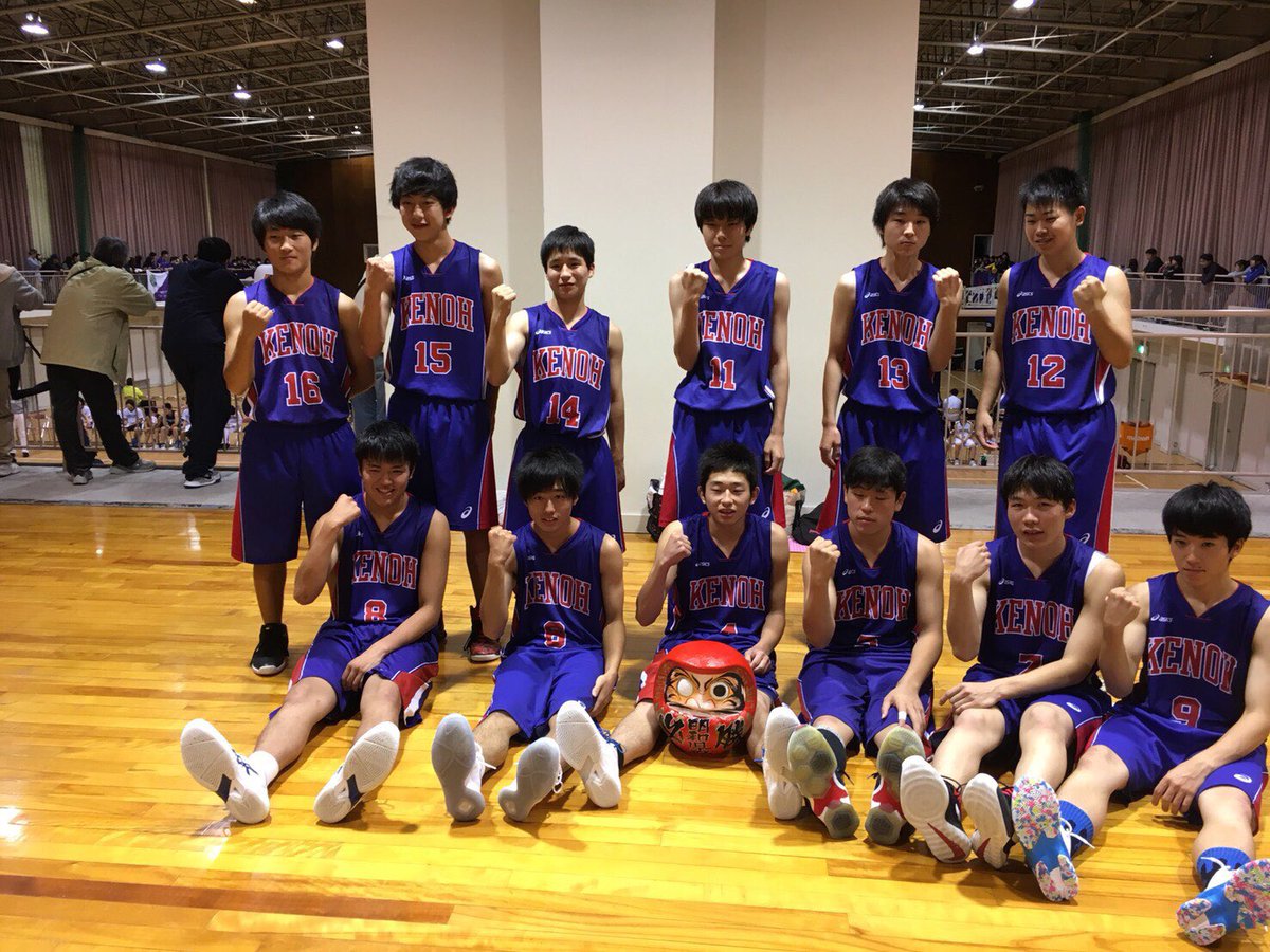 0208_yuuta's tweet photo. 最後の大会終わっちゃった、、、
せっかく流れに乗ってたのに最後4点差で負けちゃって本当に悔しかった😓
けど、キャプテンとしてここまでやって来て本当よかった！最高の思い出になった🏀
みんなありがとう！😊👍みんなとバスケ出来て楽しかった！
県央バスケ部でよかった🏀 https://t.co/vuUQWTg5E6