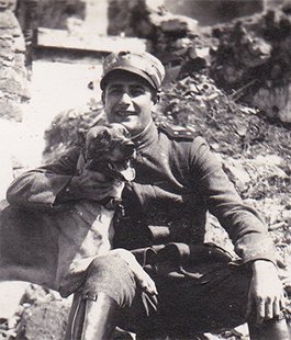 velocevolo's tweet photo. Era tutto un arcobaleno
la cupola d'aria del Carso #Locchi #FotoNelTempo @CasaLettori 
📷Il poeta Vittorio Locchi e il suo cane Isonzo 1916 https://t.co/xtPHmboIrW