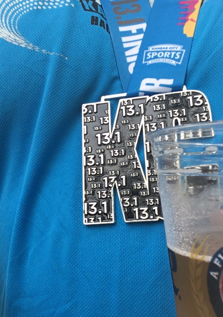 Wkane83's tweet photo. A Medal and a beer .... nothing better. Thanks for the beer @csbev #kcmarathon #last13.1 https://t.co/kZOTbC3TID