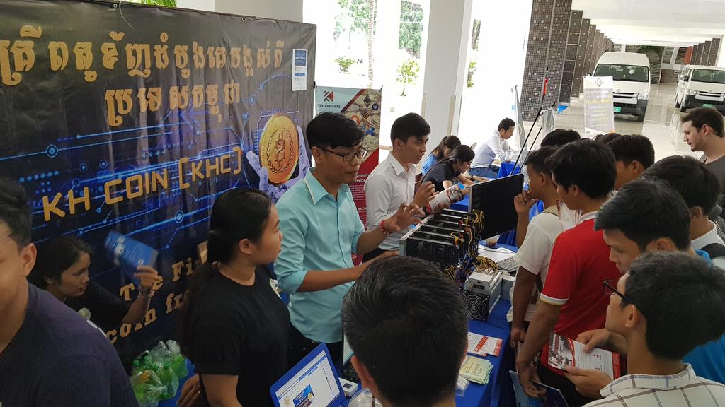 inmean's tweet photo. #khcoin $khc is going strong, exhibitions with thousands of supporters https://t.co/nFG65dXs4m