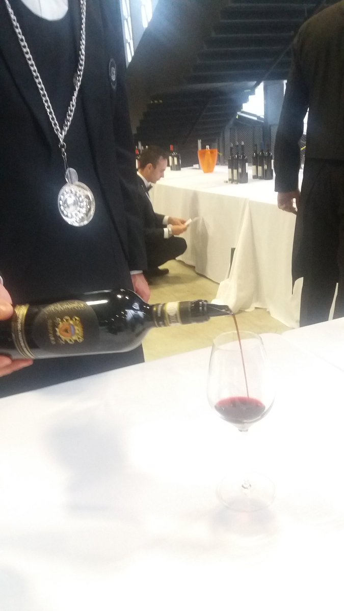 giv_inobel's tweet photo. Le prestigiose #quattroviti per #serpara2012 #remanfredi #aglianicodelvulture di #Vitae2018 @ais_italy https://t.co/XHiUZl9GPv