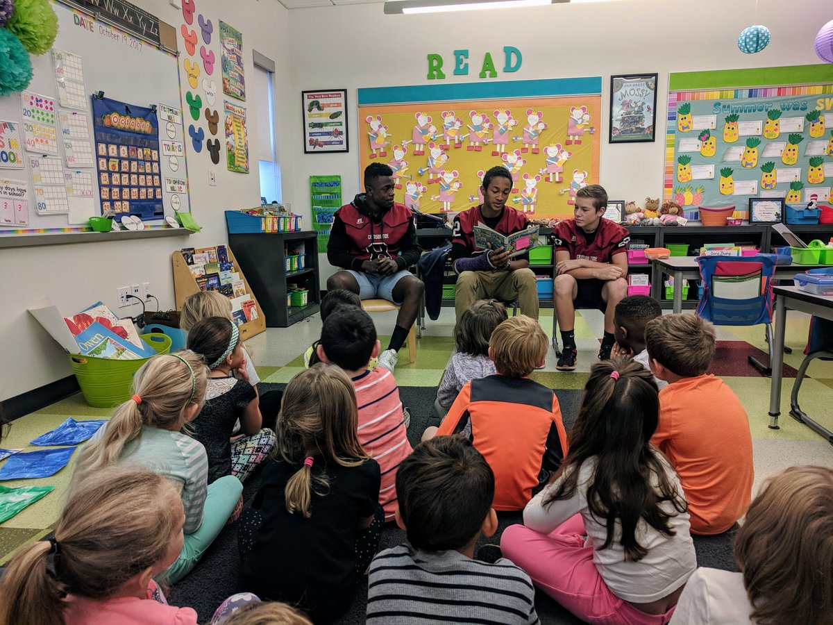 mopearl23's tweet photo. It's always a good morning when the CHS football players come read to us! @cms_comets @ConcordSAU8 @TideCannon https://t.co/nBMTSbLfLn