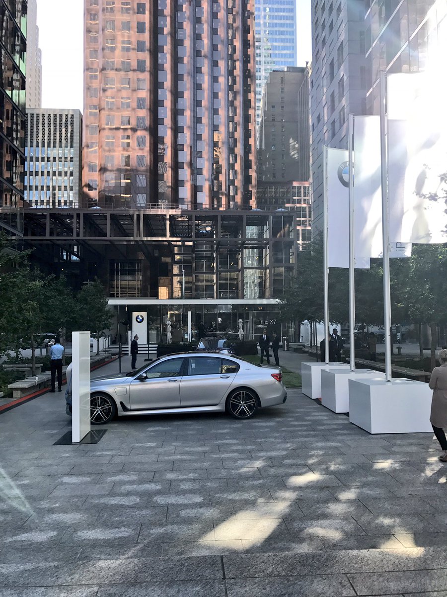 MyTOFD's tweet photo. #ThisWeekInMyTOFD
A 'Trashion Show' in @FirstCanadianPl
@deciem is the newest beauty stop in #ExchangeTower
@BMW in Bay Adelaide Centre https://t.co/sKRP4owQZ0