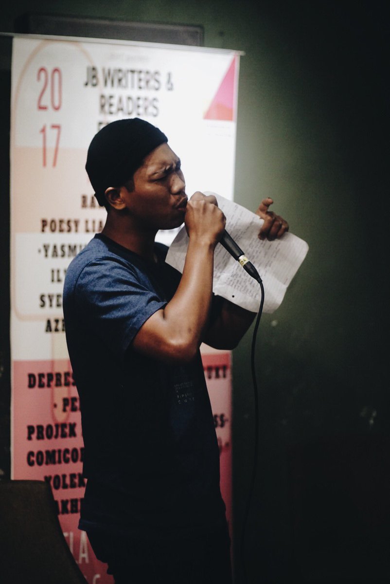 cabiharusdrejam's tweet photo. Sepanjang Poetic Vibes : A Night of Spoken Word #jbifc #jbwrf https://t.co/MOys6WNQ3m