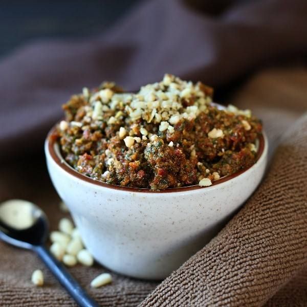 Naturlichanders's tweet photo. Recipe of the day: #Vegan Sun Dried Tomato #Pesto is easy, flavorful, versatile and can be made in under 10 minutes. https://t.co/tBpvFBphfA https://t.co/uvqyI5dS6P