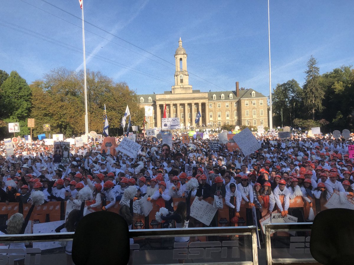 KirkHerbstreit's tweet photo. Here we goooo!!!
Great to be back in State College!! And this crowd is ready!! @CollegeGameDay LIVE at 9am. @espn https://t.co/h5hPPoGrle