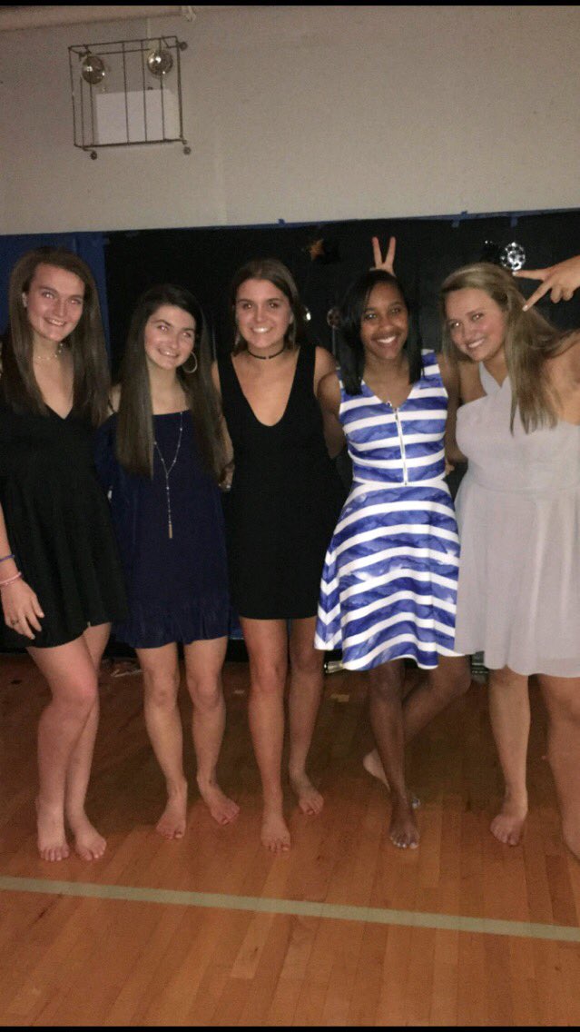 BolingerSophia's tweet photo. HAPPY BIRTHDAY @WhitneyWells21 have the best day love you🎉🎉👅👅❤️❤️❤️ #dagroup https://t.co/lwa8Sd5MaN