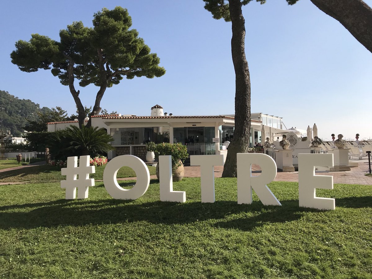 PezzilliCompany's tweet photo. #Capri2017 un’occasione per guardare #oltre limiti e paure di fare impresa con i @GIConfindustria. https://t.co/TUuq65mezr