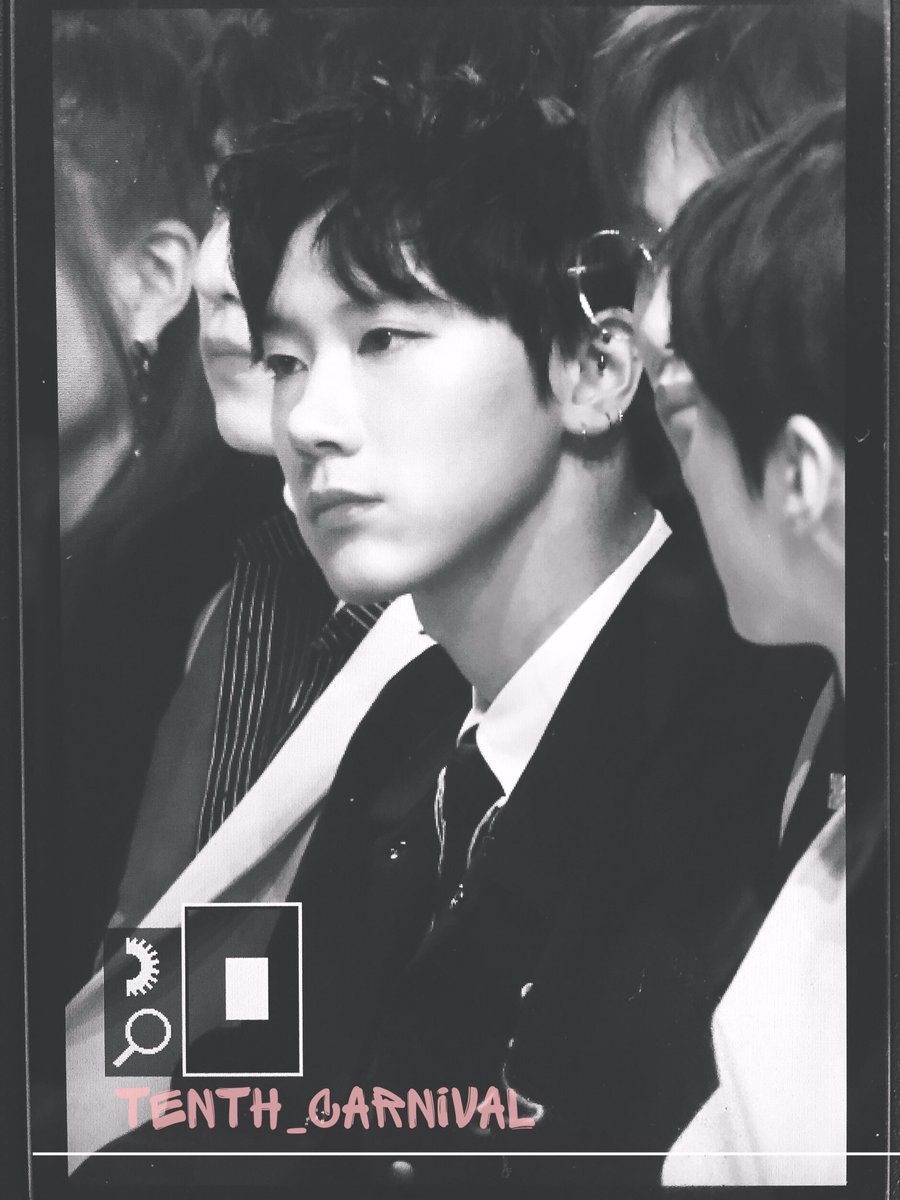 FYNCTTEN's tweet photo. [PREVIEW] Ten @ the Seoul Fashion Week 171020 #NCT #NCTTEN #TEN #NCTU #텐 #Chittaphon #치타폰 #엔시티 #SMROOKIES cr. tenth carnival https://t.co/uGJRrsm4EY