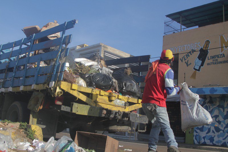 CandyPsuv's tweet photo. Plan especial nos permitió recolectar más de 1500 toneladas de basura en Barcelona durante esta semana https://t.co/9PtpLmBN1M
