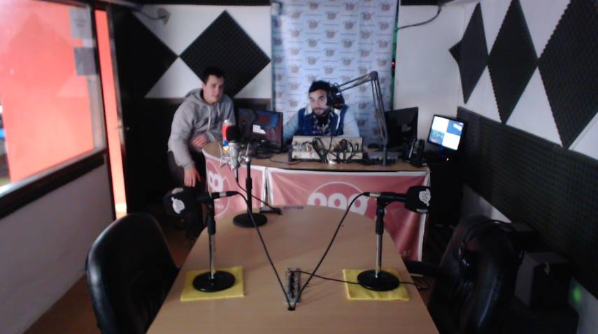 RadioNoticiasTT's tweet photo. #FotoRetro | Ya en el viejo estudio de #La99, Diego y Emiliano hacían #RNWeekend. Seguí nuestro resumen semanal de 10 a 13 📻 #BuenSábado https://t.co/LorwMHrySc