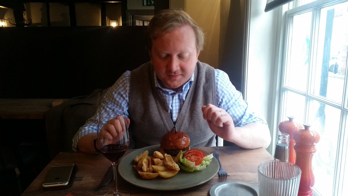 AmershamTweets's tweet photo. @Hawkynsamersham The triple cooked chips melt in the mouth &amp; the burger bun was lovely, but sadly the burger itself was overcooked and dry @Hawkynsamersham https://t.co/lIXuot5OMk