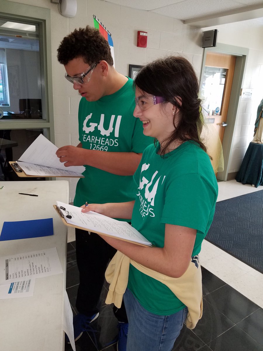 GuiGearheads's tweet photo. Our scouts getting information #FTC17 #omgrobots #scouting #organized #GUIGearheads https://t.co/4uZMS3ZqsY