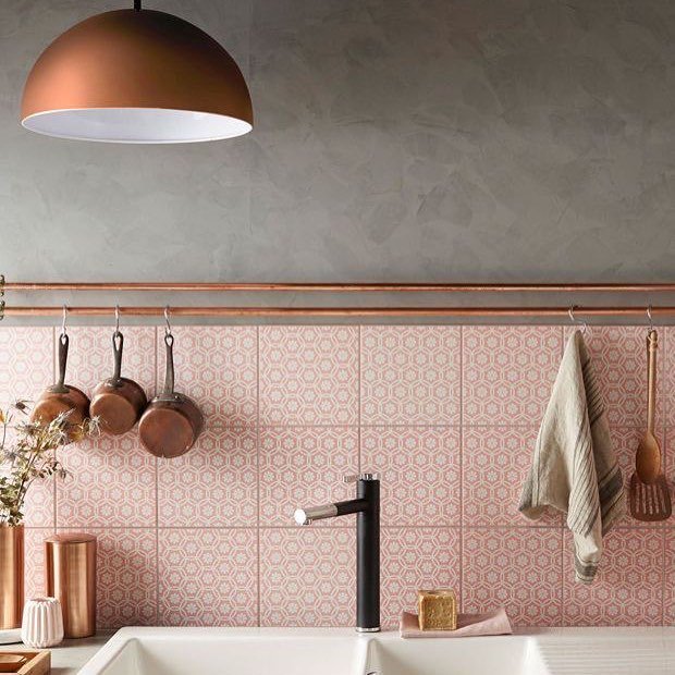 I love this kitchen don't you!? #pinktiles 
#copper 
#blushandcopper #perfectpair 
#inspokitchen 
#kitcheninspo #m… ift.tt/2gs0rSj