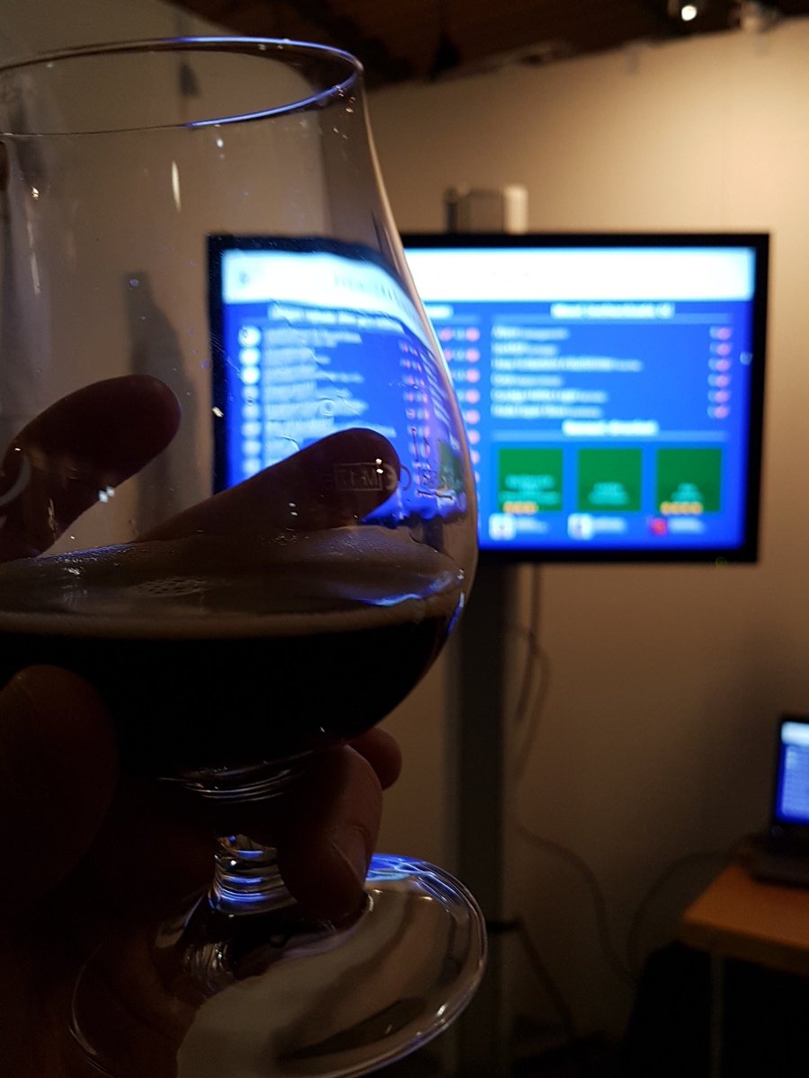 BeerikLinder's tweet photo. Freds Superstout med en suddig Untappd-tv i bakgrunden...
En bild från vår samtid. https://t.co/VKtxMaCzox