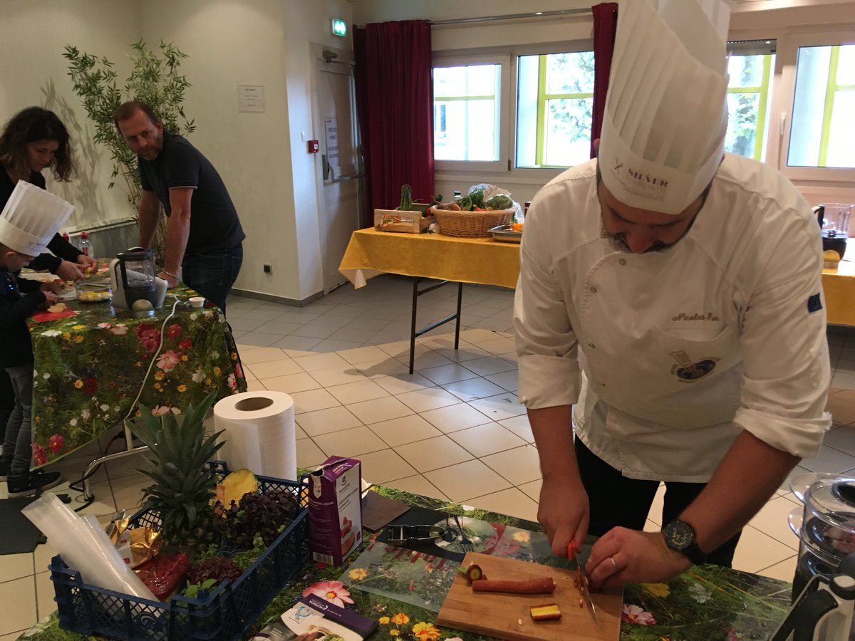 LI_association's tweet image. Salon #Bon: grand succès des ateliers de cuisine avec déjà 30 familles participantes #gastronomie #senior #intergenerationel @val_de_marne