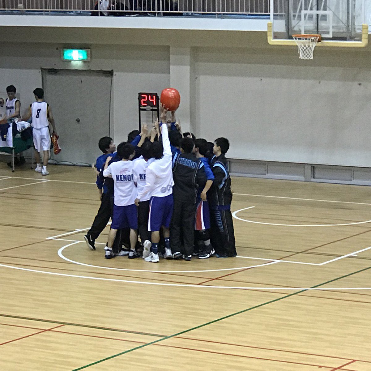 YH9l01's tweet photo. 萩原さん、田中さん今日はお疲れ様でした！
短い間だったけど楽しかったです😁
また萩原さんのタックルうけるために1on1しましょーね🤙
田中さんはスリー勝負負けませんからね🤙

とりあえず最高でした😜
@0208_yuuta 
@MERIODARSU https://t.co/2XH6kqj6l5
