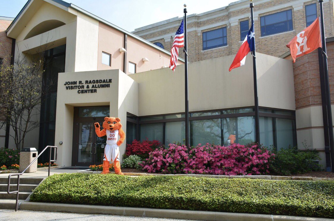 _tiffanyjdriver's tweet photo. the next time I set foot on2 campus, it'll be as Asst Director of Operations for @VisitSHSU 😏 #seeSam #tourSHSU #GoBEARKATS 🐱🎉#SHSUHC2k17 😎 https://t.co/idawj32cV4