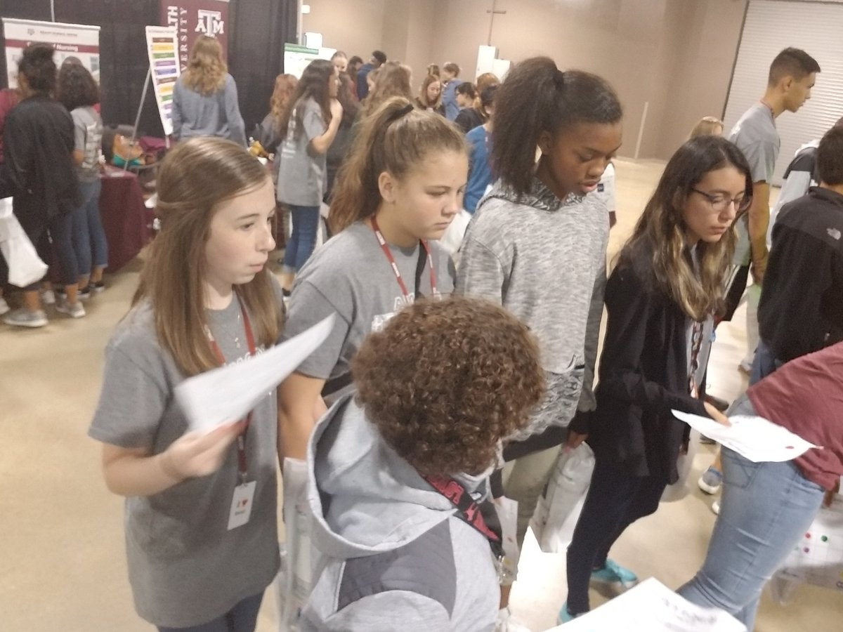 MrsJCashaw's tweet photo. Career Fair 2017 β #AMCMScats https://t.co/2vL0LpM63W